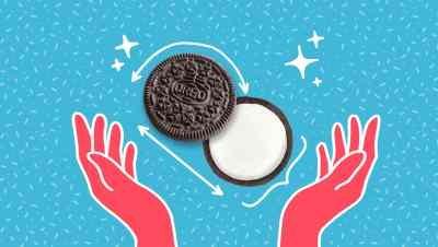 the correct way to eat an oreo