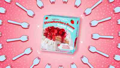 trader joe's strawberries & cream cloud cake