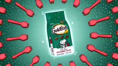 Goldfish x Snoopy Baked Peppermint Cocoa Graham Cracker Snacks